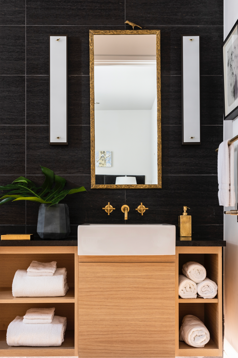 Modern bathroom with sink mirror and storage space for towels