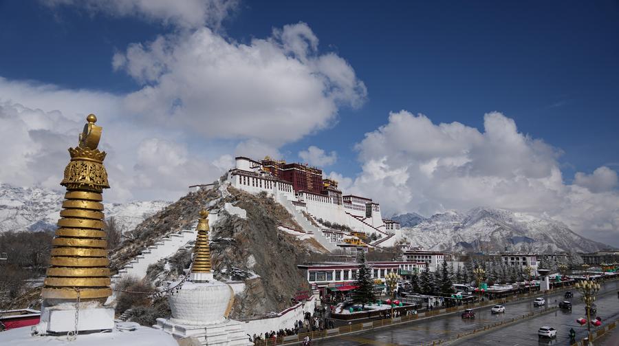 Relentless preservation efforts keep ancient Potala Palace young - Xinhua