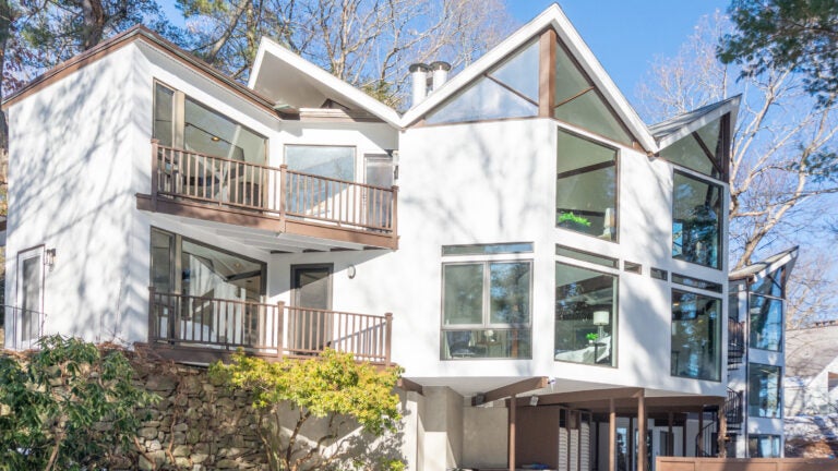 This octagonal house in Lincoln thinks beyond the box. Price: $ 2.1 m