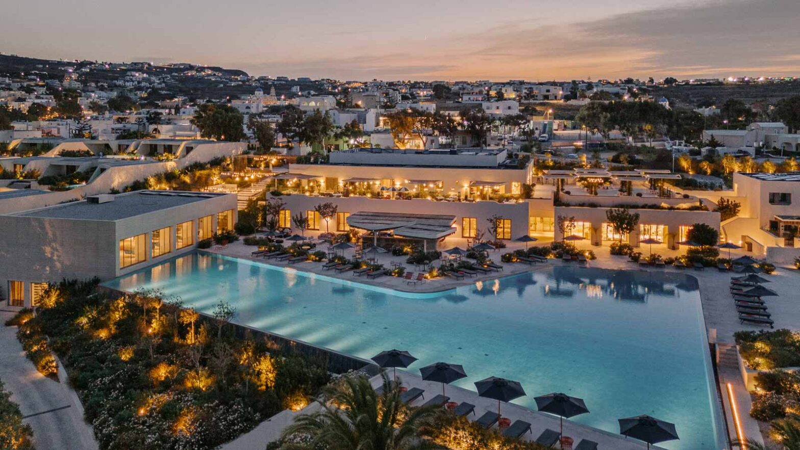 Within Noūs Santorini: A hotel with a high design with the family