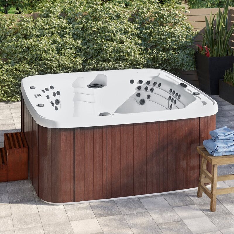 7-person 65-jet square whirlpool 7-person 65-jet square whirlpool