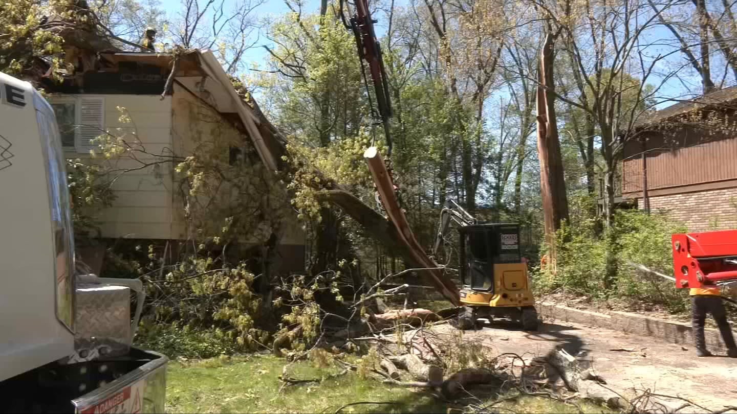 The crews in the West Moreland district begin to remove trees and to repair damages after severe storms