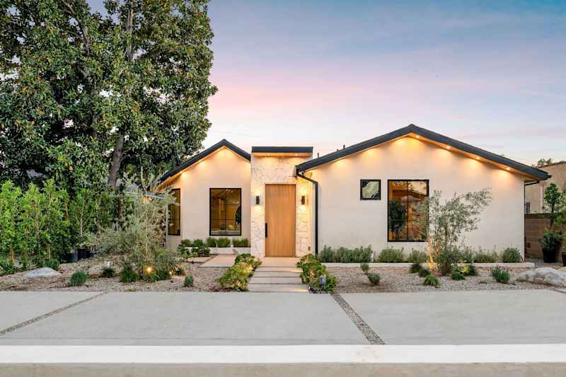 These outdoor lights look integrated, but they are actually tenant-friendly