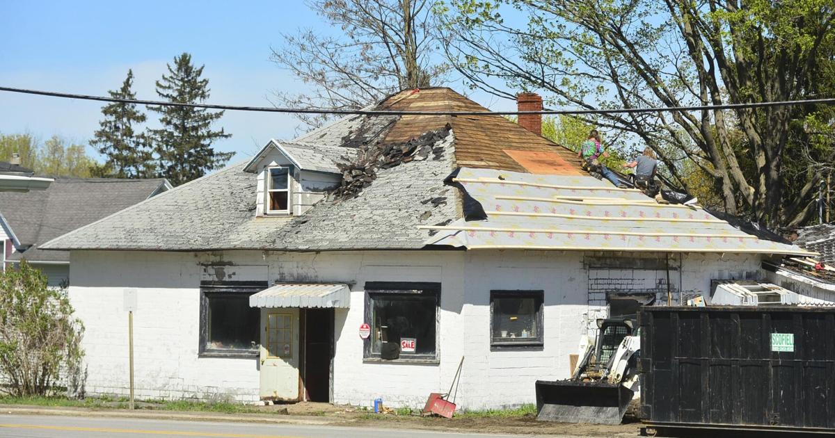 Cleaning up and roof repairs with former poor boys | News