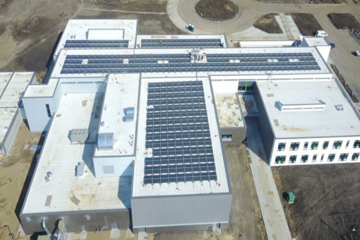 Solar project for rural school in case of doubt with 250,000 US dollars cost itself