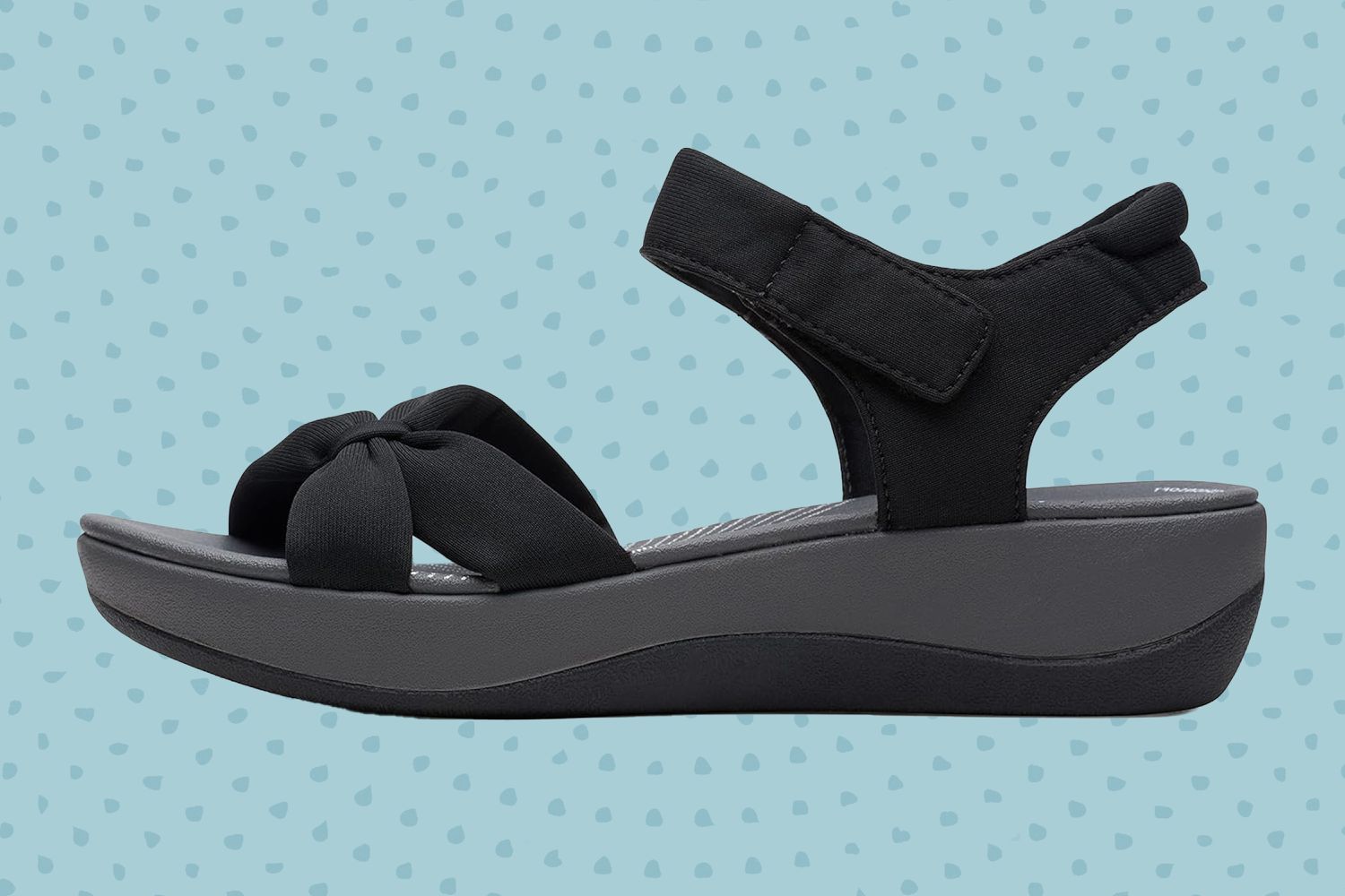 These comfortable Clarks sandals are up to 44% discount on Amazon.