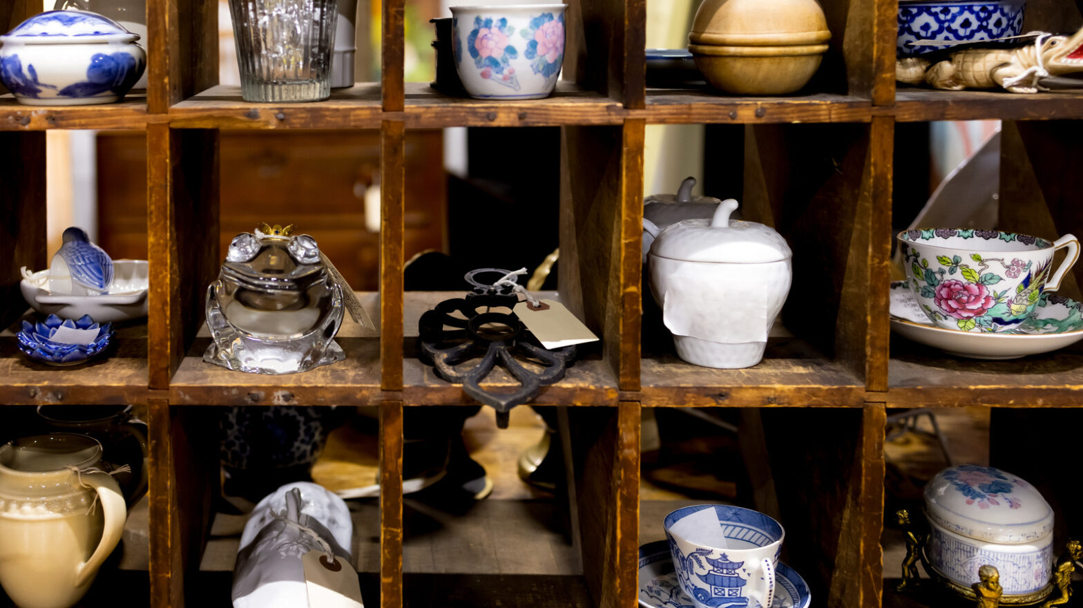 13 valuable patterns of Vintage China, which you want to pay attention to when saving