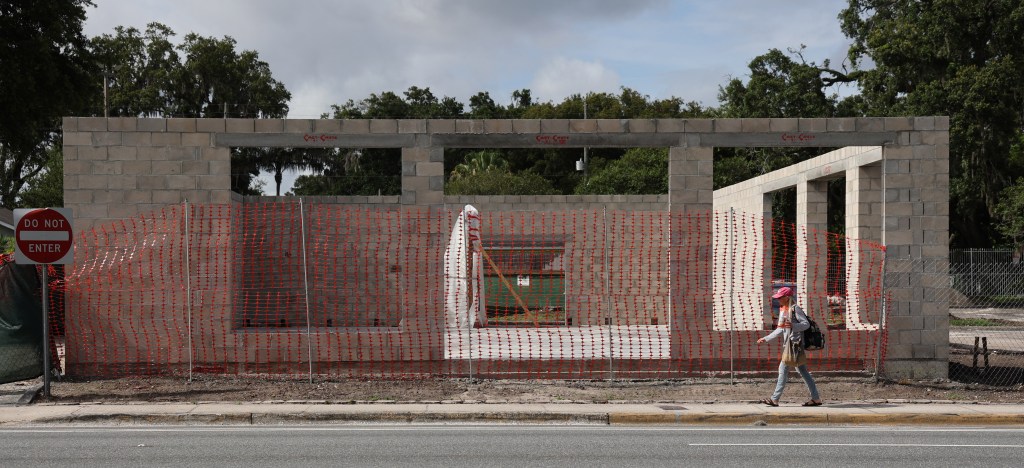 The celebrated cook goes rapidly, destroys the Orlando restaurant