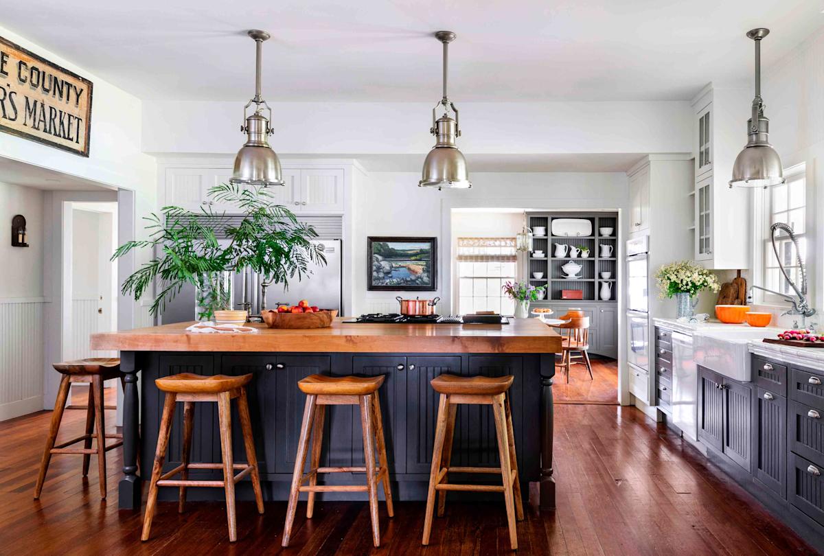 The 2 cabinet colors designers say that kitchens look out of date