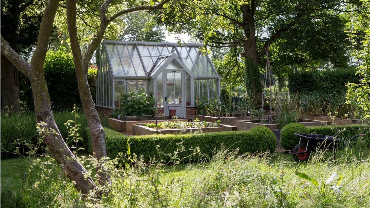 How to use bubble foil to isolate a greenhouse