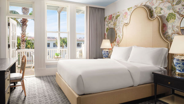 A Kingsize bedroom by the sea in the Shore House in the DEL.