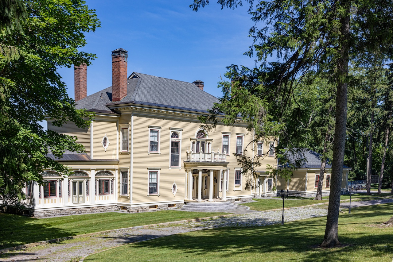 House of the week: The historic house of Cazenovia Lake is a "magical place". how "live in an antique"