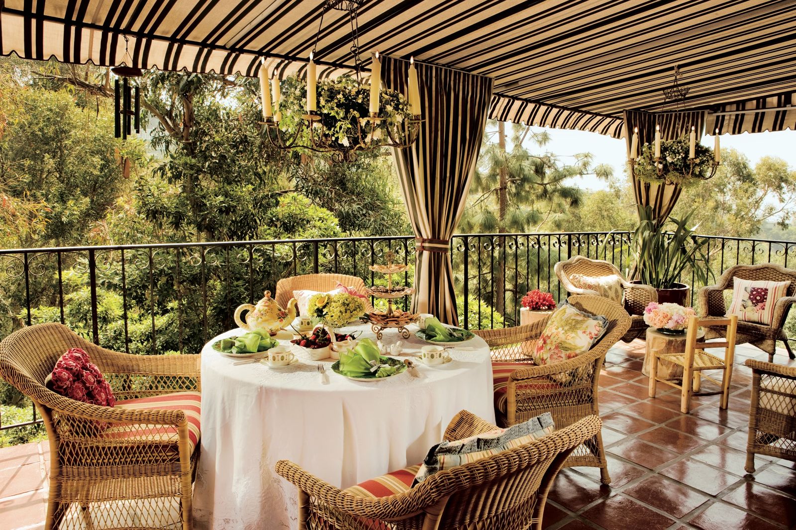 BILD CAN CAST Furniture Dining Table Table For Plants Candle Architecture Building Hotel Resort and Teller included