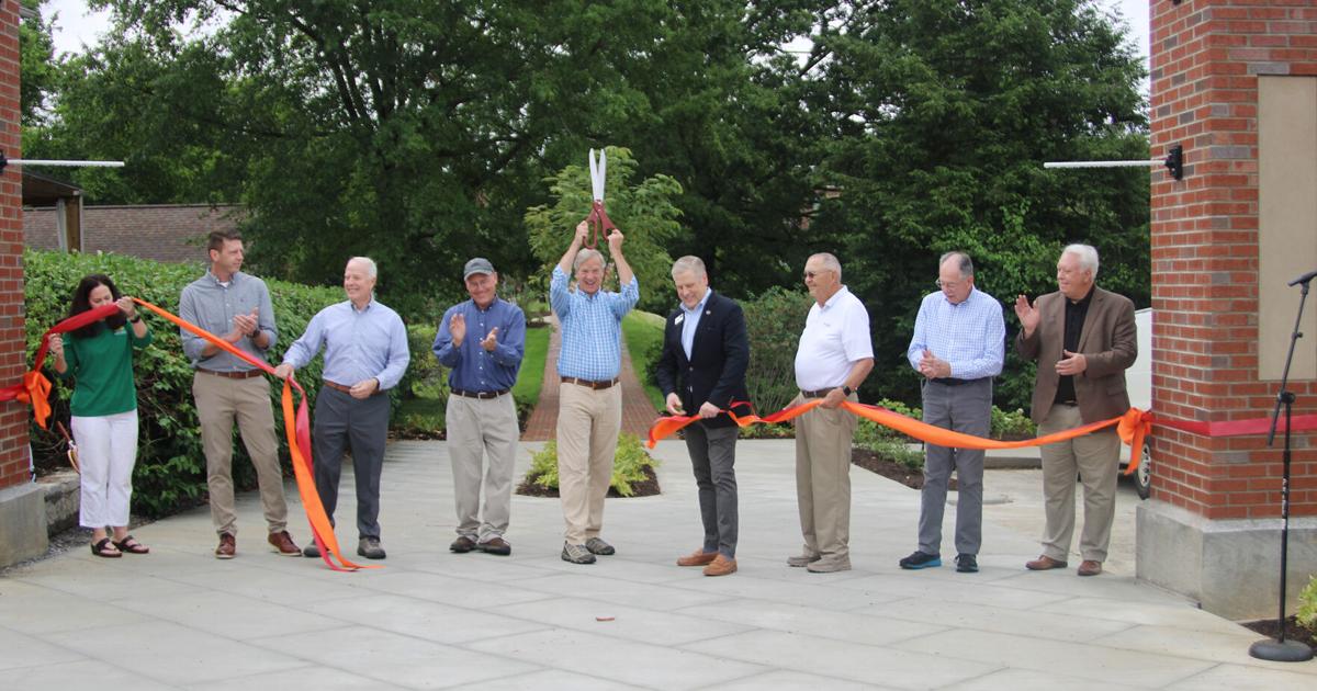 Maryville College and City Cut Ribbon on updated corridor | News