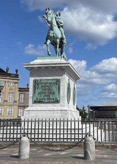 Copenhagen king statue about Linda Hardesty/Fierce Network
