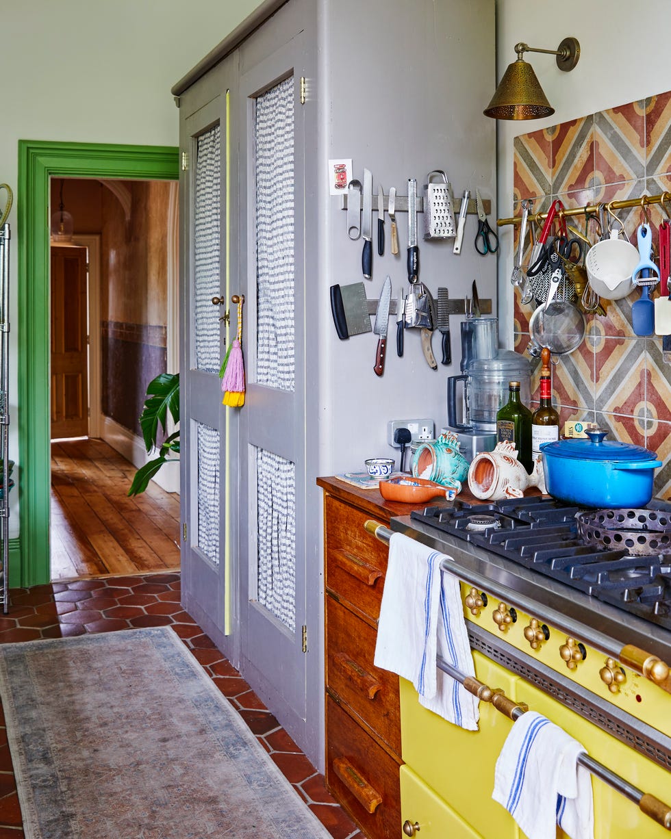 Jodie Hazelwood Yellow Range Cooker