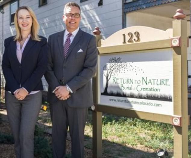 The couple's funeral home promised an environmentally friendly final for relatives who would pay for over $ 1,200 for amenities, including tree planting in the Colorado National Forest