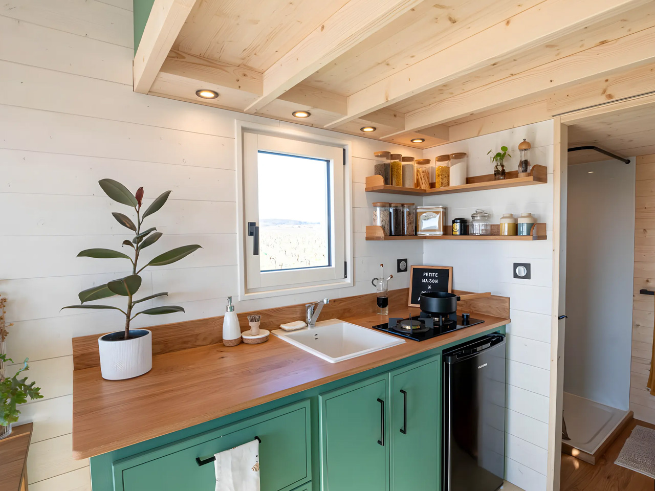 French tiny house offers an ideal solution for home office for long -distance workers who are looking for comfort and efficiency