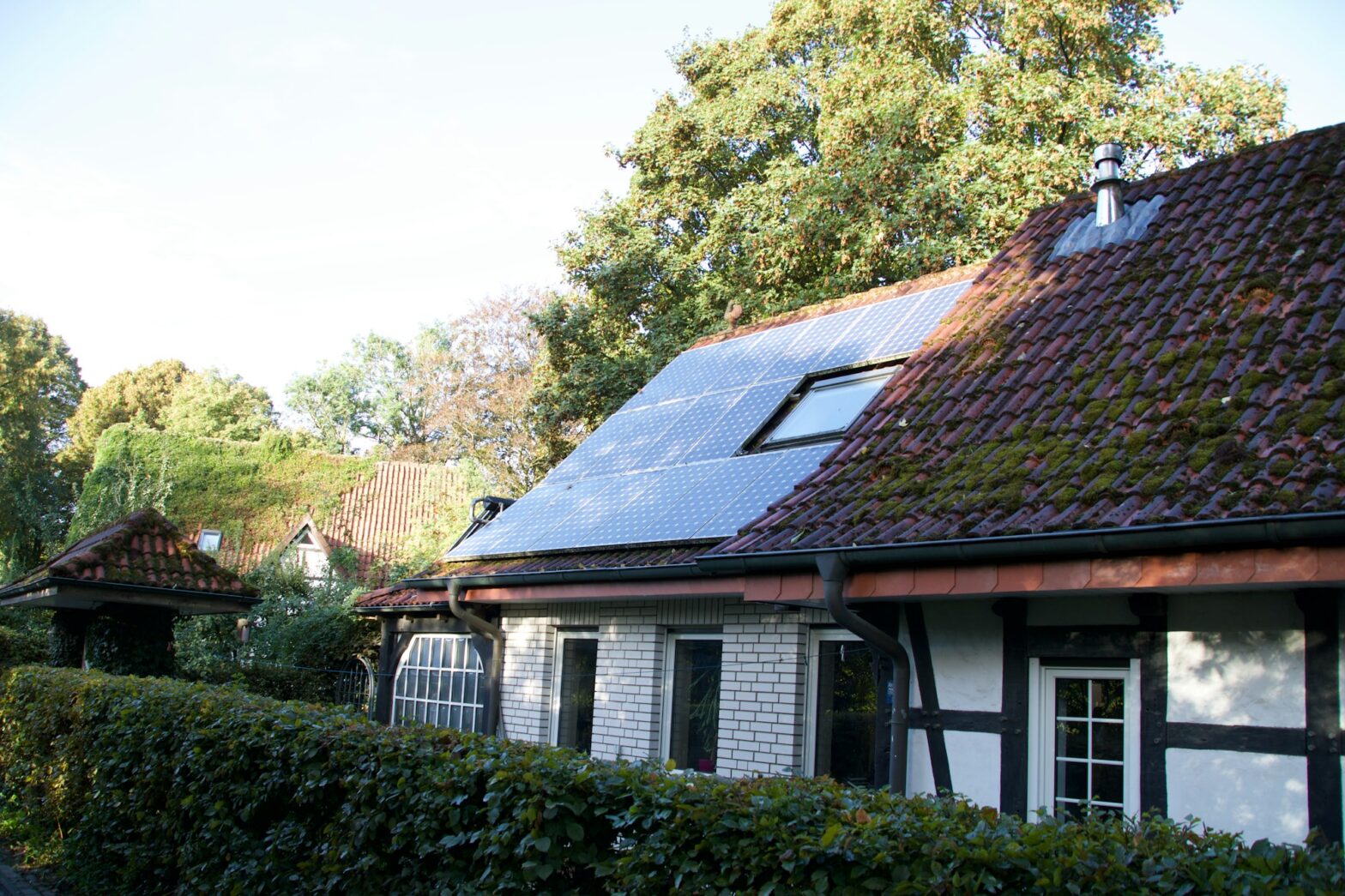 Sustainable materials and intelligent energy solutions in modern house construction