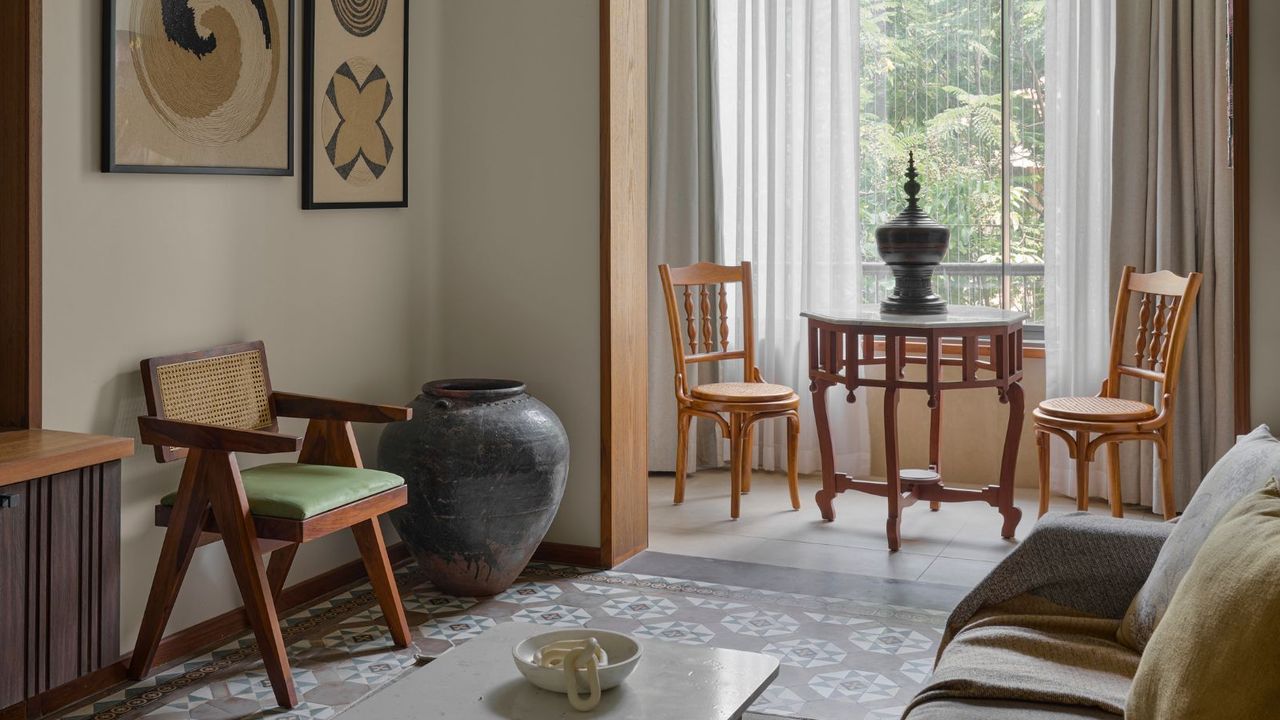In Mumbais Dadar Parsi-colony, this house in the mid-1900s has received an ample restoration