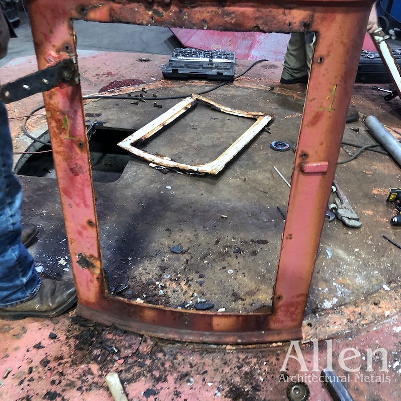 Damage to the lantern is shown