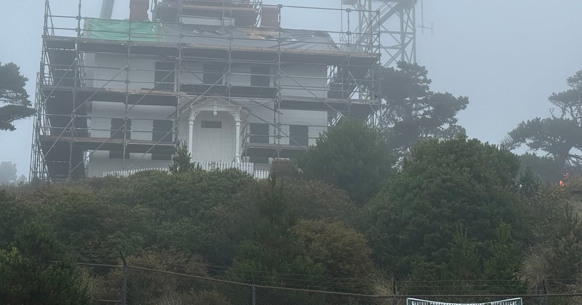 Foggy Dawn Operation returns historical lanterns in this beloved Oregon Lighthouse - here is Oregon