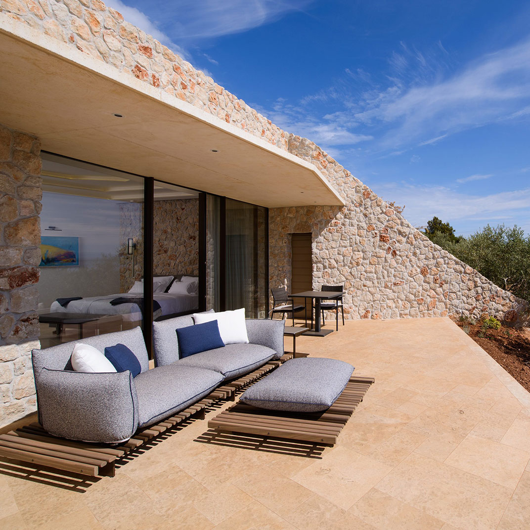 Villa Nai 3.3: Carved directly into the Adriatic coast.