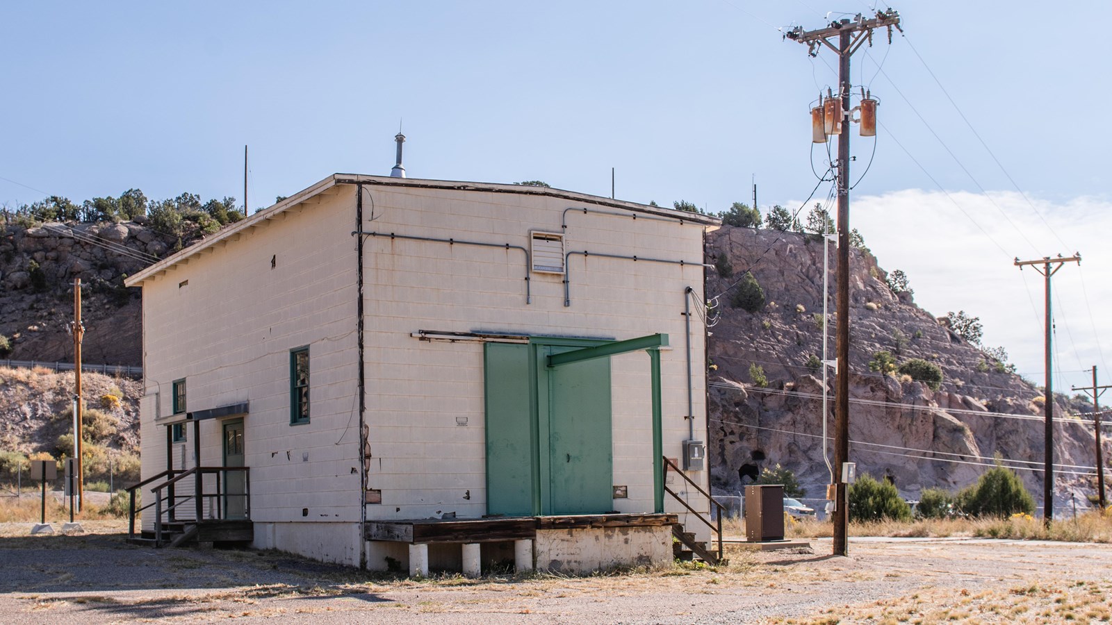 Maintenance of the story "Behind the Fence" ... Archaeologist, Historic Building's team restores the Manhattan project relics