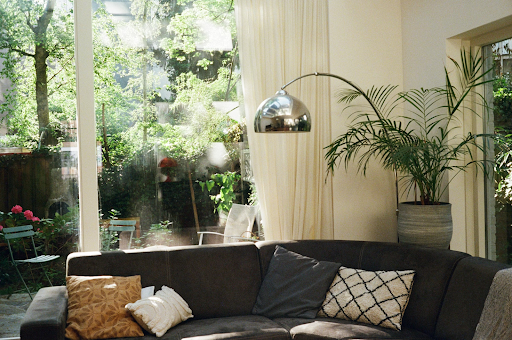 Trends in house design that balance the comfort indoors and life outdoors