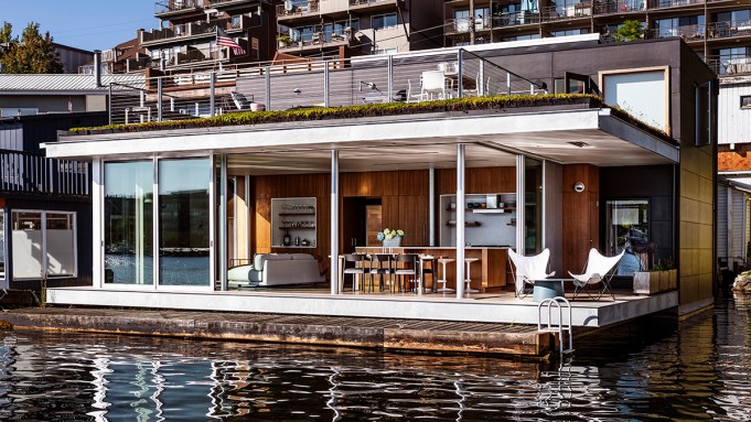 This floating home in Seattle is inspired by the Pura Vida philosophy