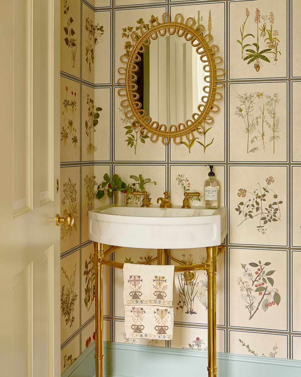 Bathroom with botanical pressure wallpaper