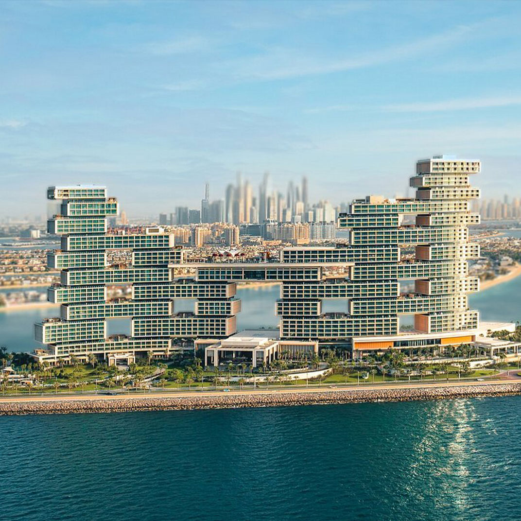 Atlantis the Royal, Dubai: A re-connection of the skyscraper in the interior/outdoor area.