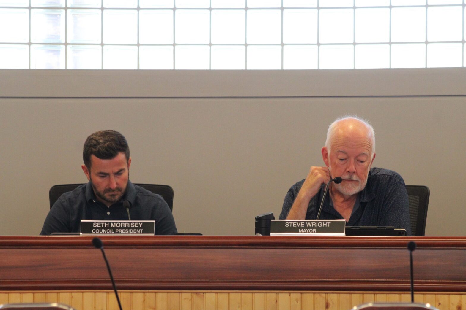 The city council at the sea take measures