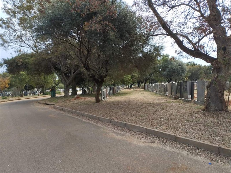 The inhabitants start to restore the Pretoria East Cemetery