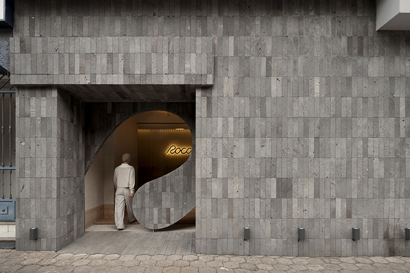 Granite and fabric form an interaction of solidity and fluidity in the Roca Pilates Studio in Mexico