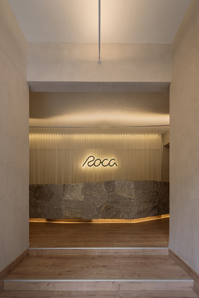 Granite and fabric form an interaction of solidity and fluidity in the Roca Pilates Studio in Mexico