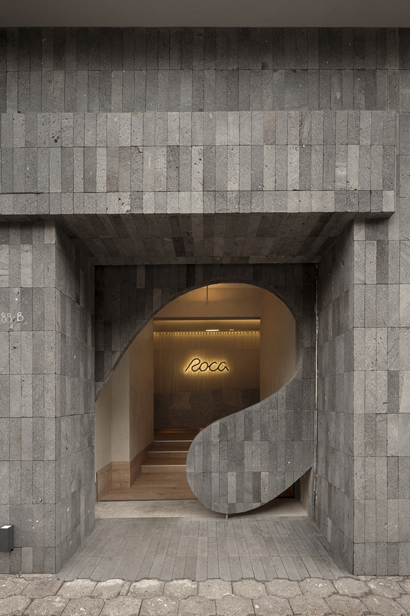 Granite and fabric form an interaction of solidity and fluidity in the Roca Pilates Studio in Mexico