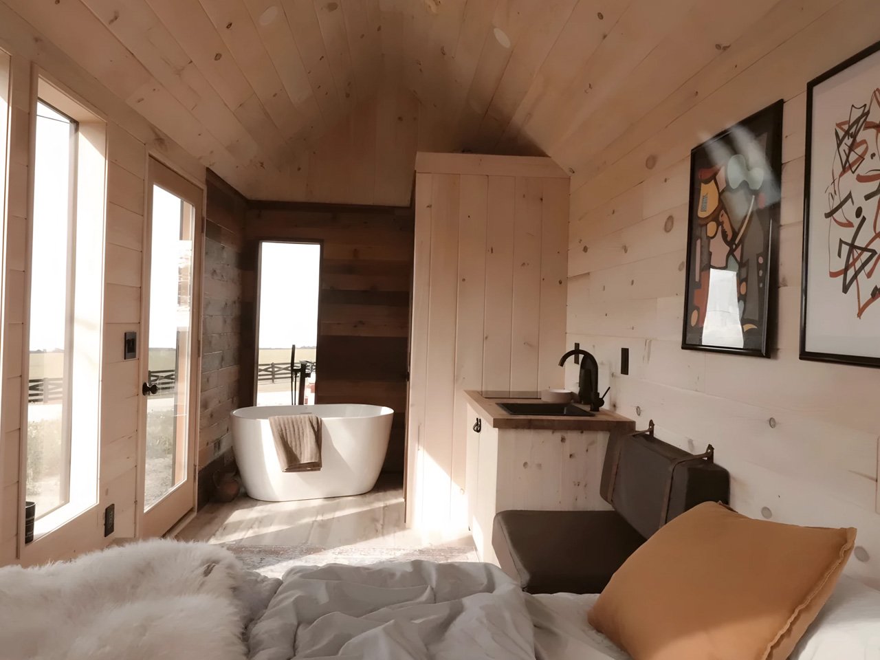 This travel -friendly tiny at home has distracted the attic and changed everything