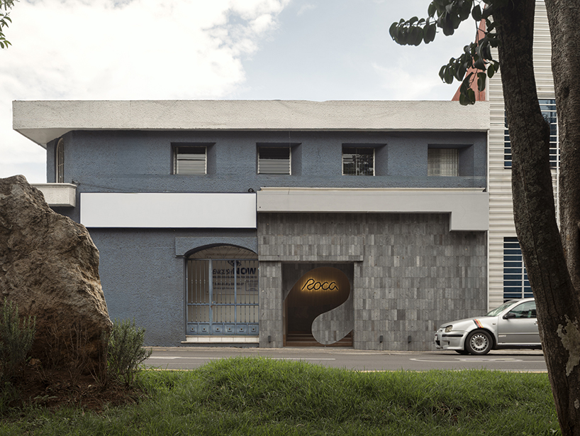 Granite and fabric form an interaction of solidity and fluidity in the Roca Pilates Studio in Mexico