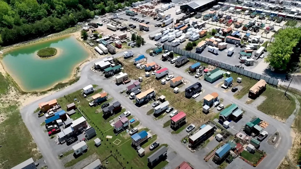 Pensioners exchange conventional house for tiny house with incredibly low costs: "much cheaper"
