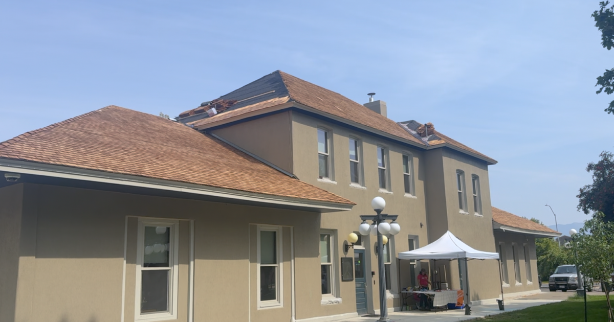 The historic Kalispell -Zug -Depot begins with the construction on the new roof