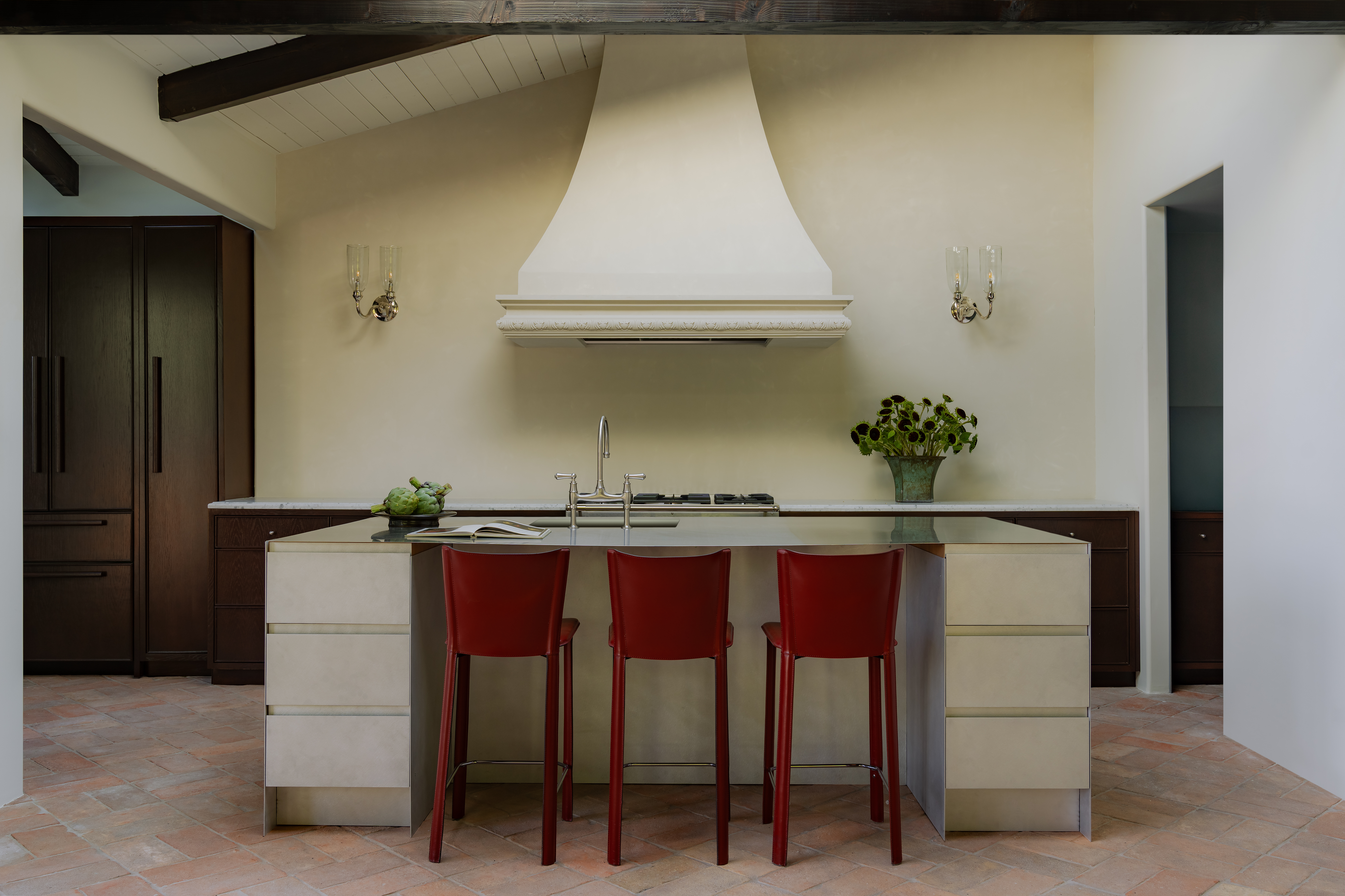 Los Angeles Spanish House renovated by Ome Dezin