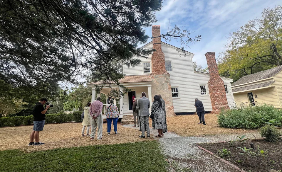 A group toured on September 16 on September 16 to the outside of the main house in Walnut Grove Plantation and got an insight into how life was there in colonial era. The house was recently subjected to great restoration.