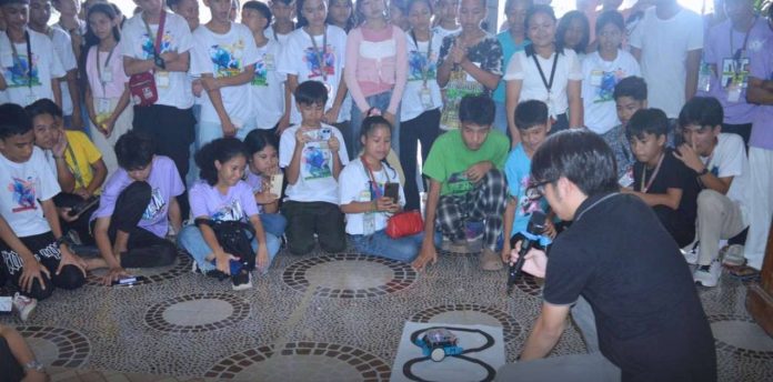 As part of the school's Science Month 2025 celebrations, students of Sapian National High School in Sapian, Capiz are acquiring new technical skills through basic training in robotics and automation conducted by the Department of Science and Technology Region VI - Capiz Provincial S&T Office in collaboration with the Philippine Science High School Western Visayas. DOST-6 PHOTO