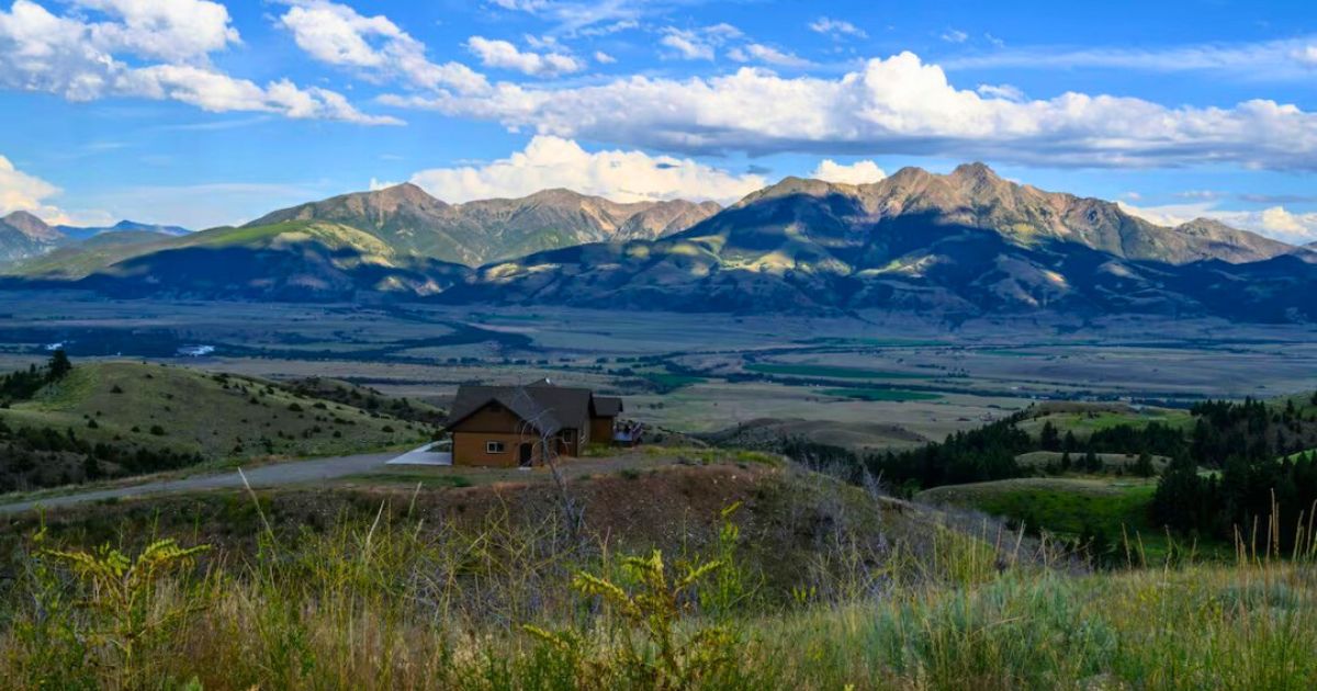 Stay at this Montana Airbnb with panoramic views and endless starry skies