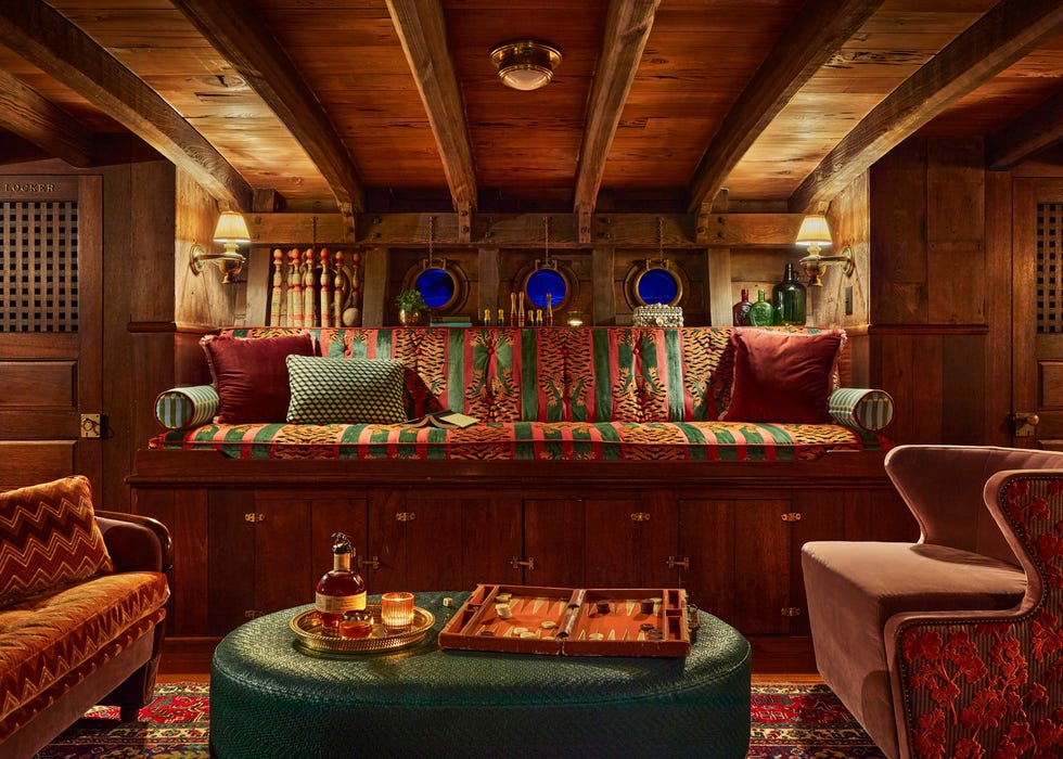 Get ship shape and learn a topic! Camden Grace Interiors reinvented a basement by transforming the existing hull – complete with a curved ceiling and an adjacent mast-supported bar – into an atmospheric speakeasy. Raw wood and New England references make it an ideal place to spend a dark and stormy time.