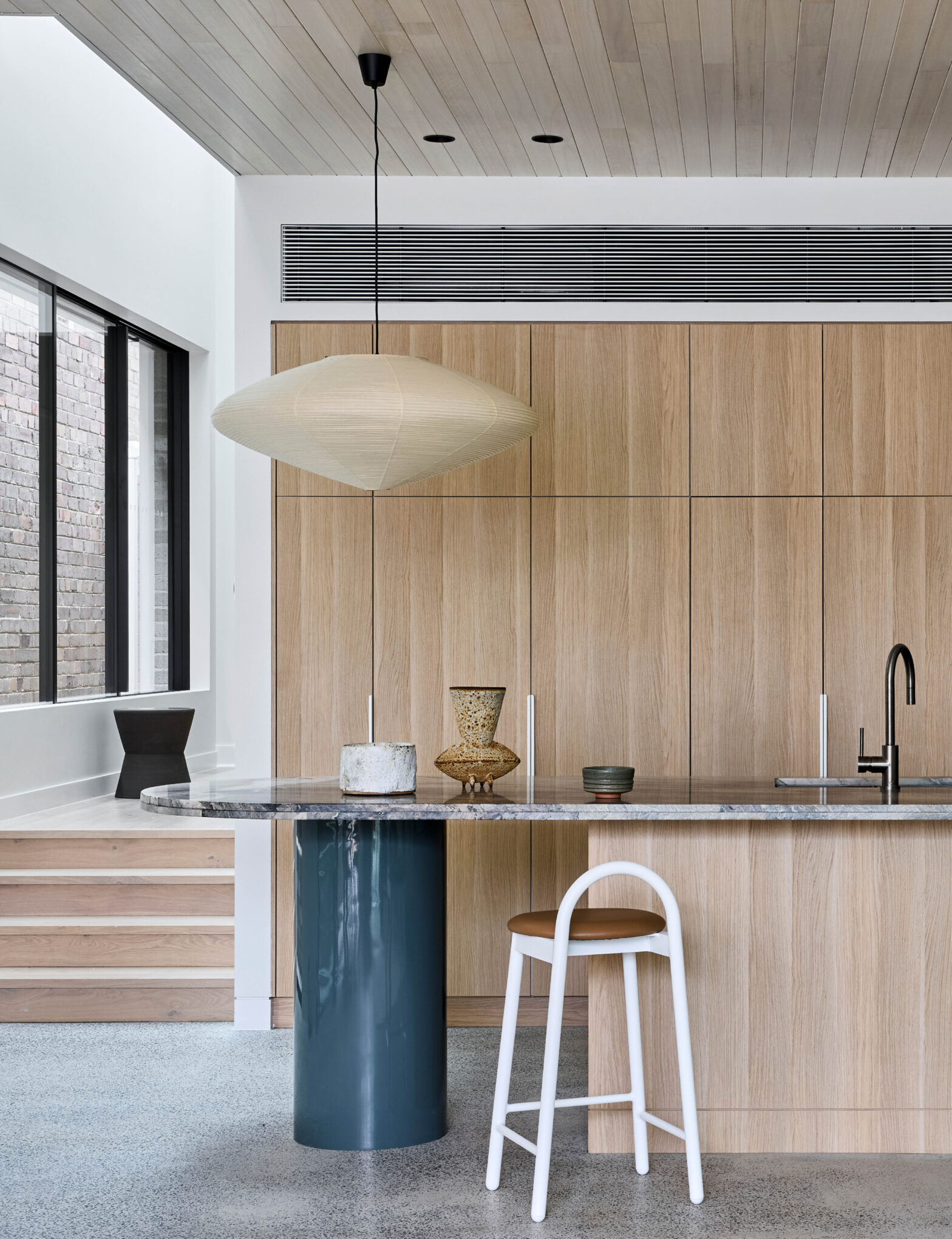 A family home in Sydney full of texture and tonal color