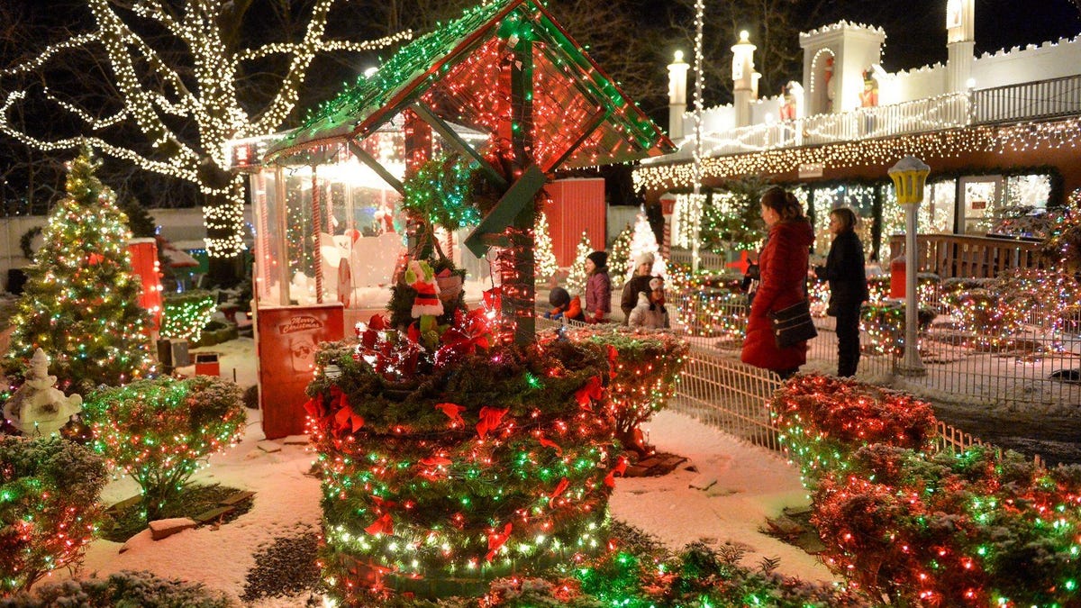 Here are the best places to see Christmas lights in Massachusetts 2025
